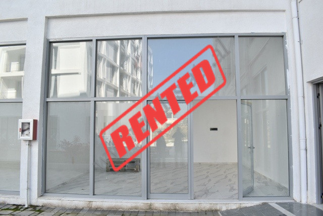 Store for rent in 5 Maji street near 5 Maji Roundabout in Tirana.
Is located on the ground floor of